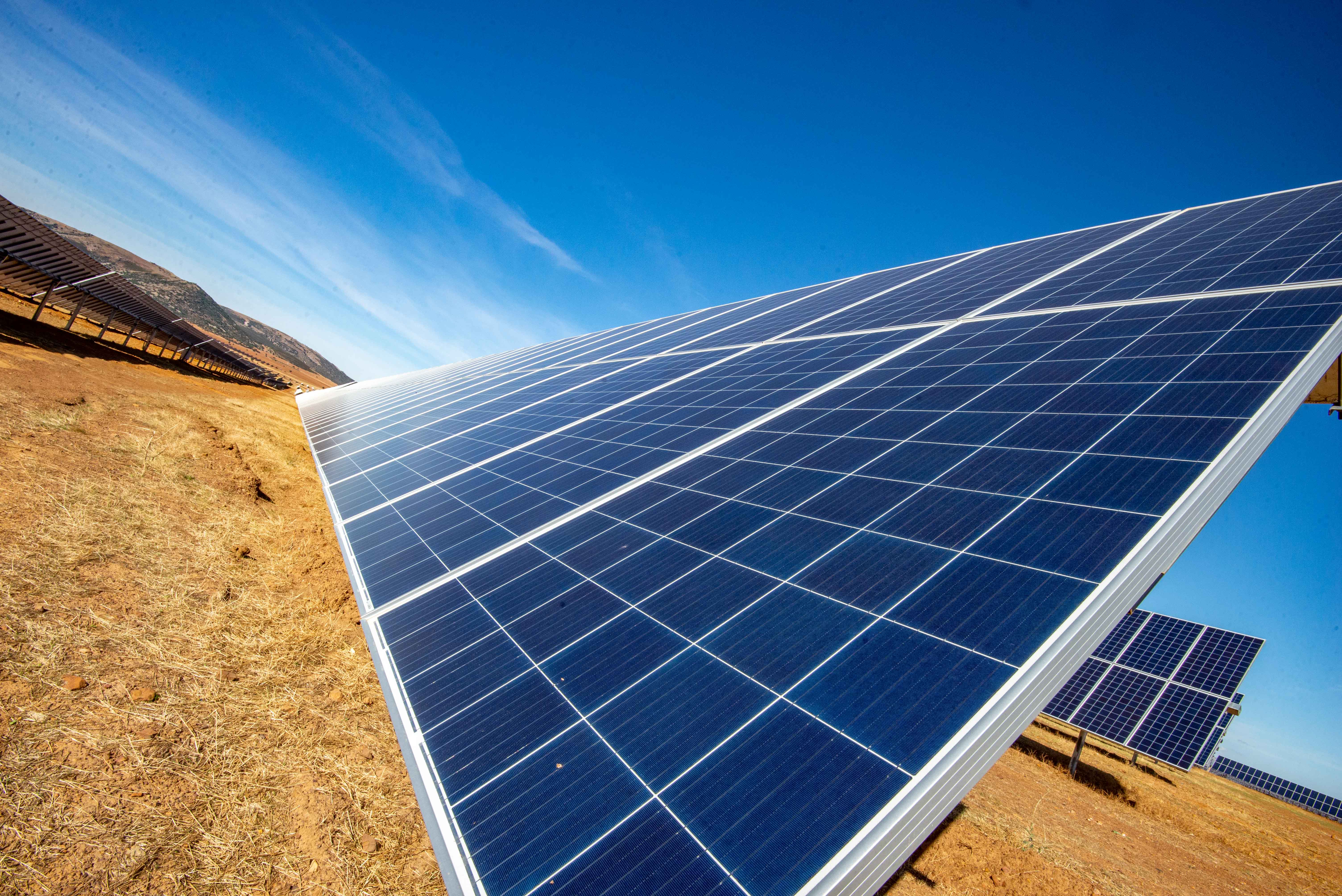 Oferta de empleo: montadores de placas solares