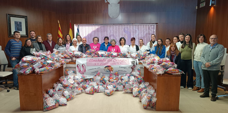 Almohadas de Corazón confeccionadas en Escatrón para mujeres operadas de cáncer de mama